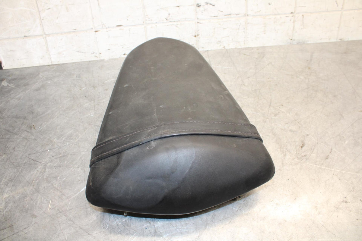 2015 Yamaha YZF R3 REAR BACK PASSENGER TANDEM SEAT PAD SADDLE PILLION BB526