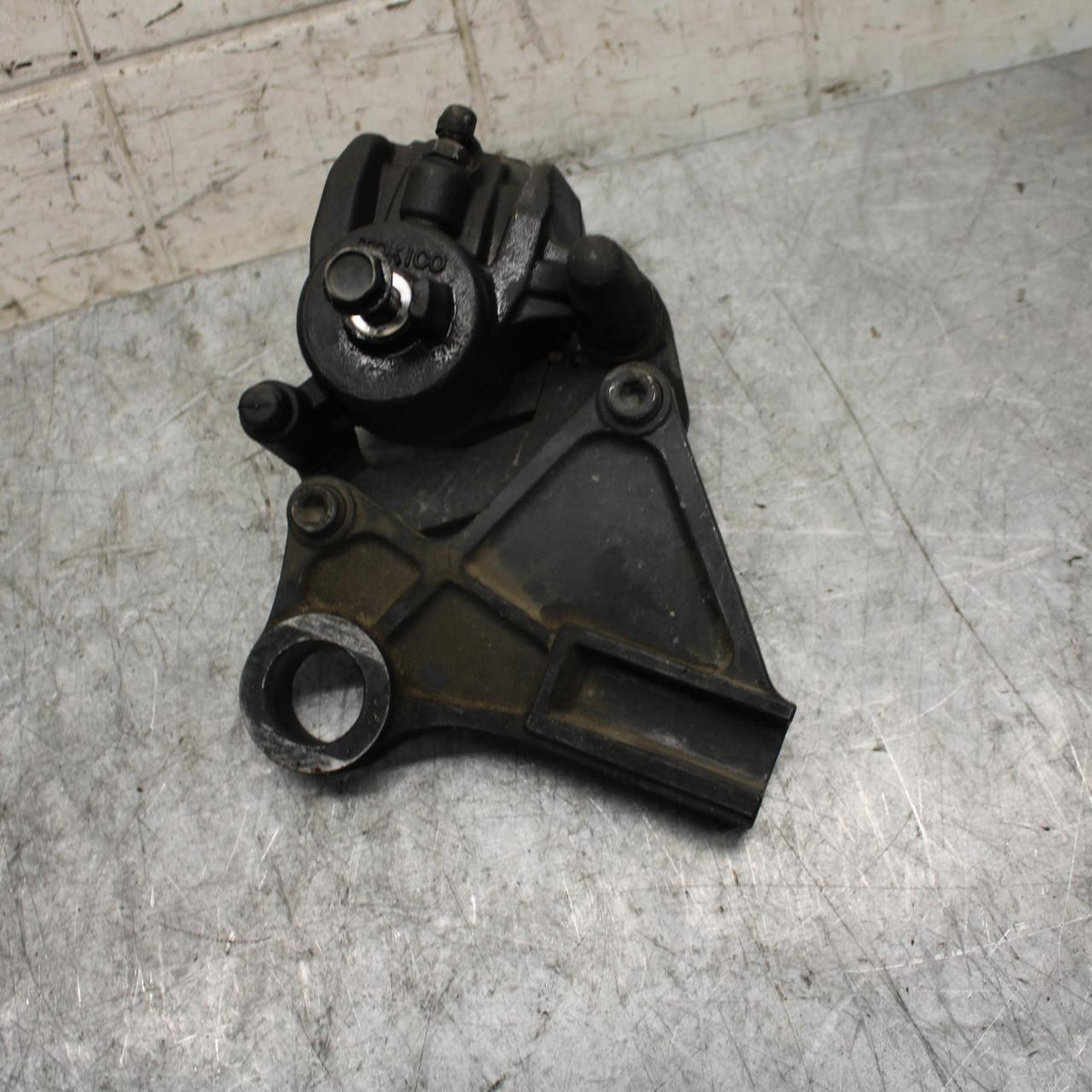 2009 Kawasaki Ninja ZX6R ZX600R REAR BACK BRAKE CALIPER W MOUNT BRACKET BB538