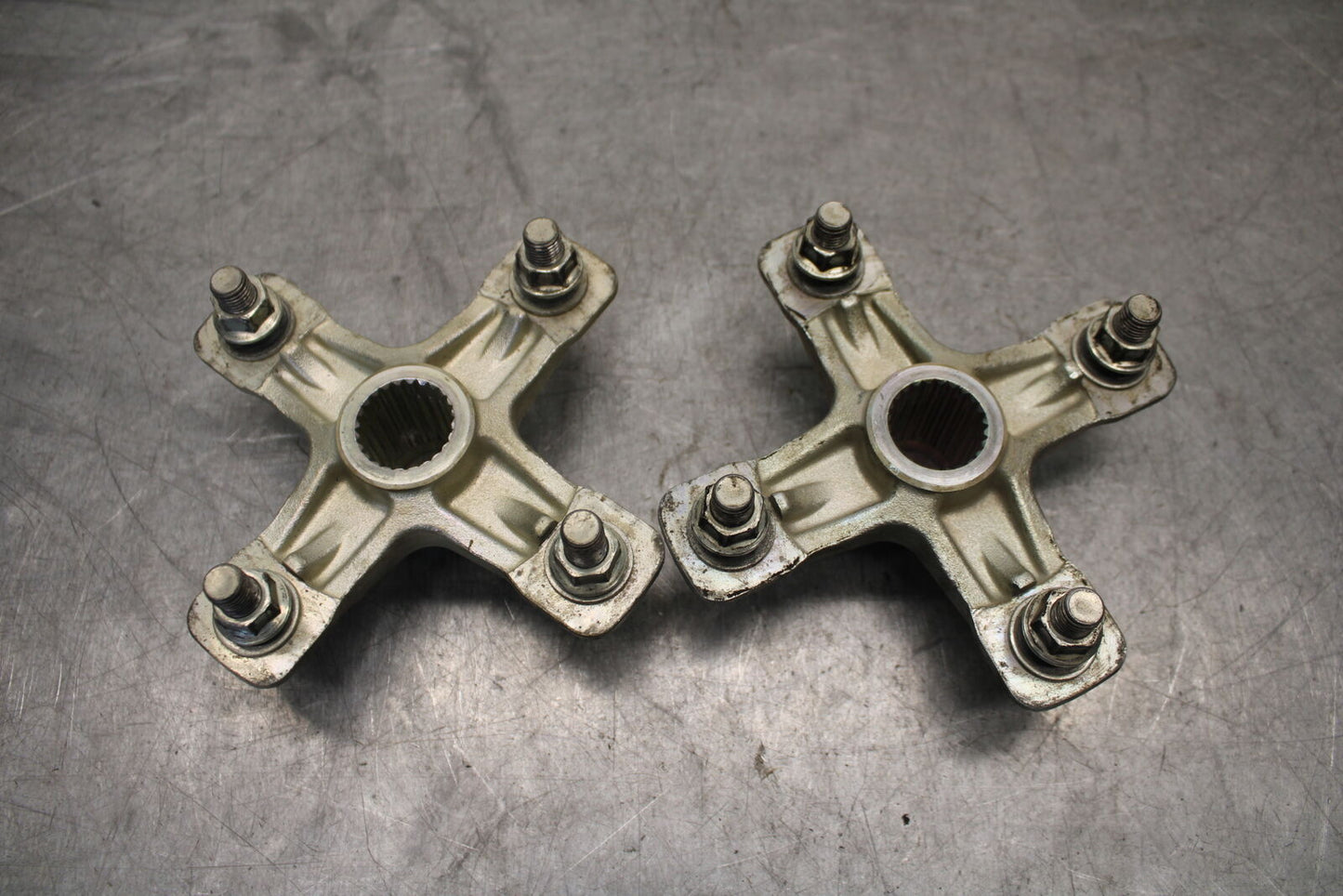 09-24 YAMAHA RAPTOR 700R REAR BACK WHEEL RIGHT LEFT HUBS HUB SET BB654