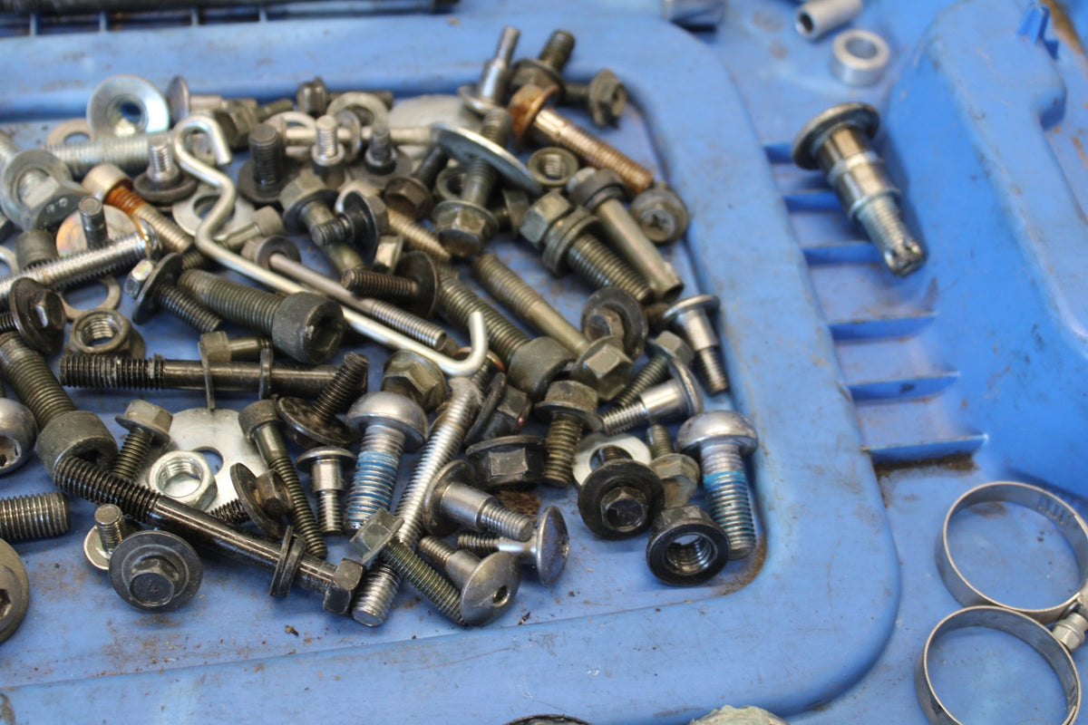 07 SUZUKI BOULEVARD M50 MOUNTING BOLTS HARDWARE SCREWS BB897