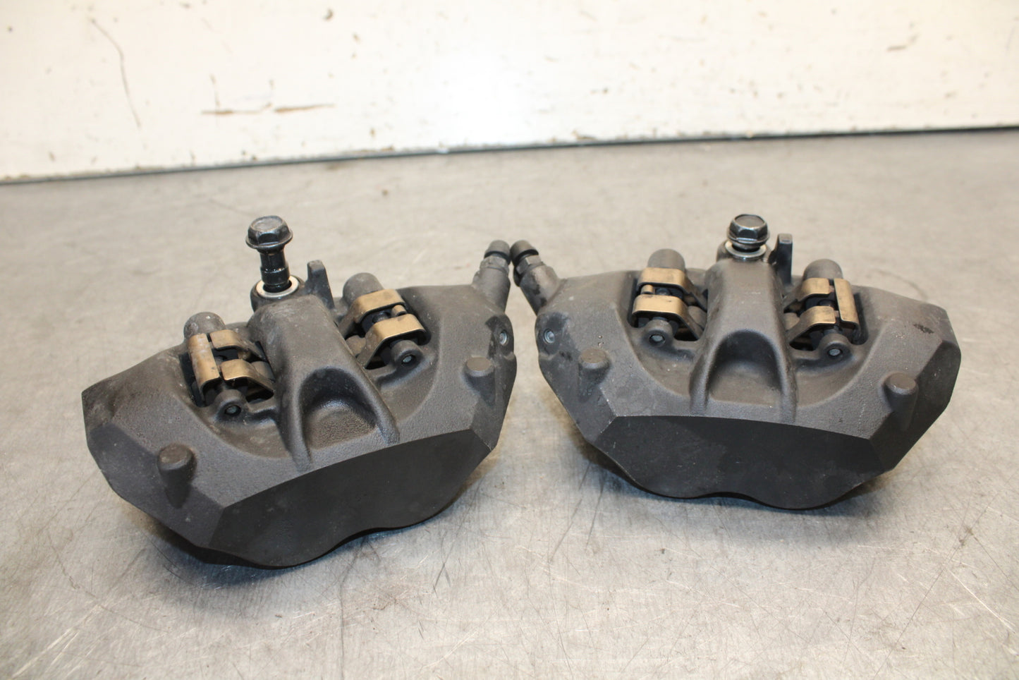 13-18 KAWASAKI NINJA ZX6R RIGHT LEFT FRONT BRAKE CALIPER SET PAIR CALIPERS BB682