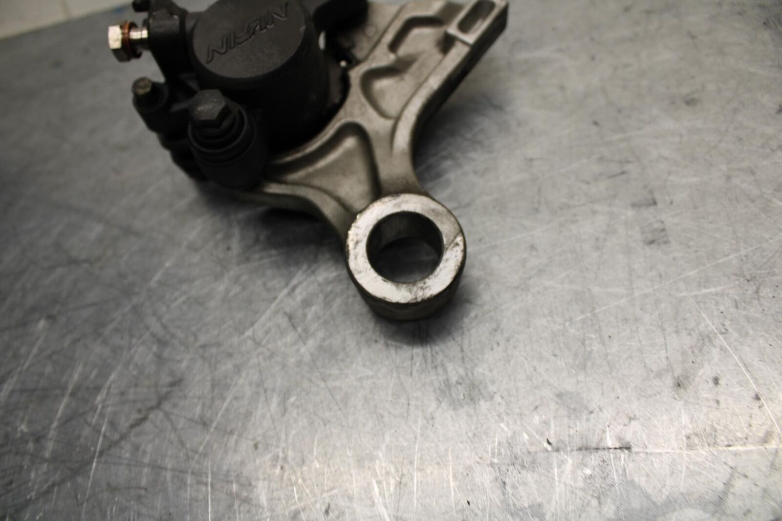 05-06 HONDA CBR600RR REAR BACK BRAKE CALIPER W MOUNT BRACKET BB444