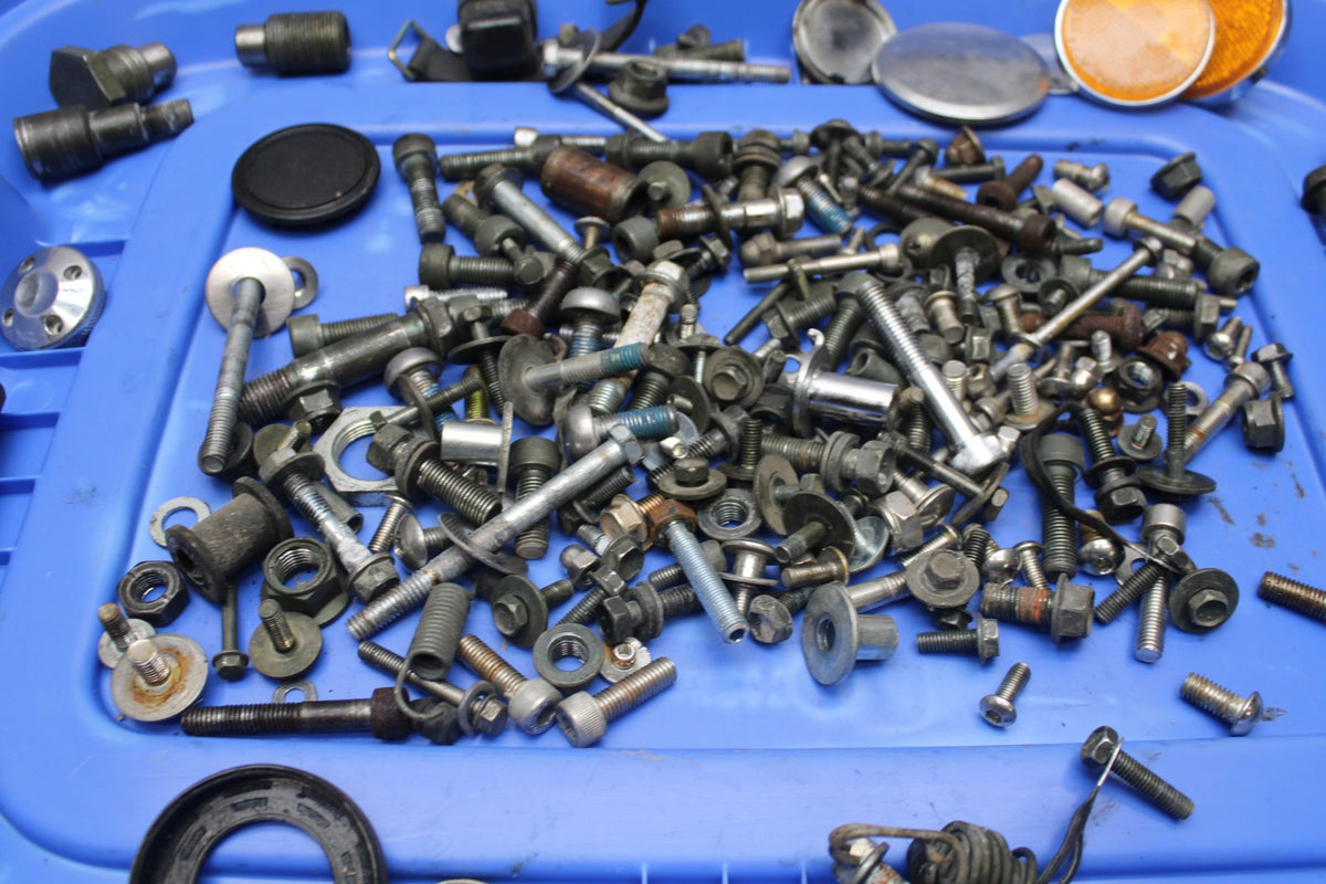 05-09 SUZUKI BOULEVARD C90 MOUNTING BOLTS HARDWARE MOTOR SCREWS BB791