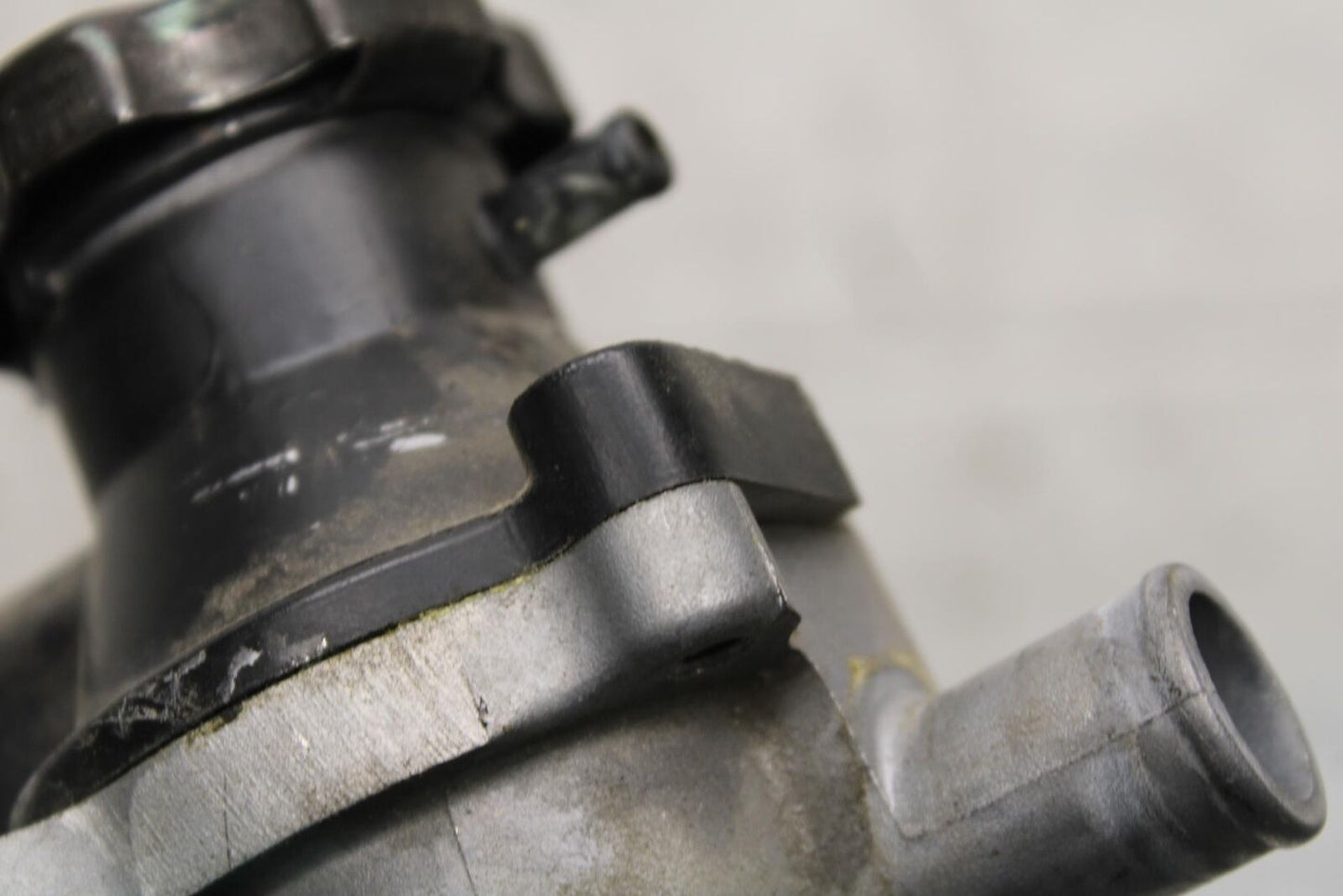 2005 Kawasaki Vulcan 1600 VN1600A Classic THERMOSTAT HOUSING BB574