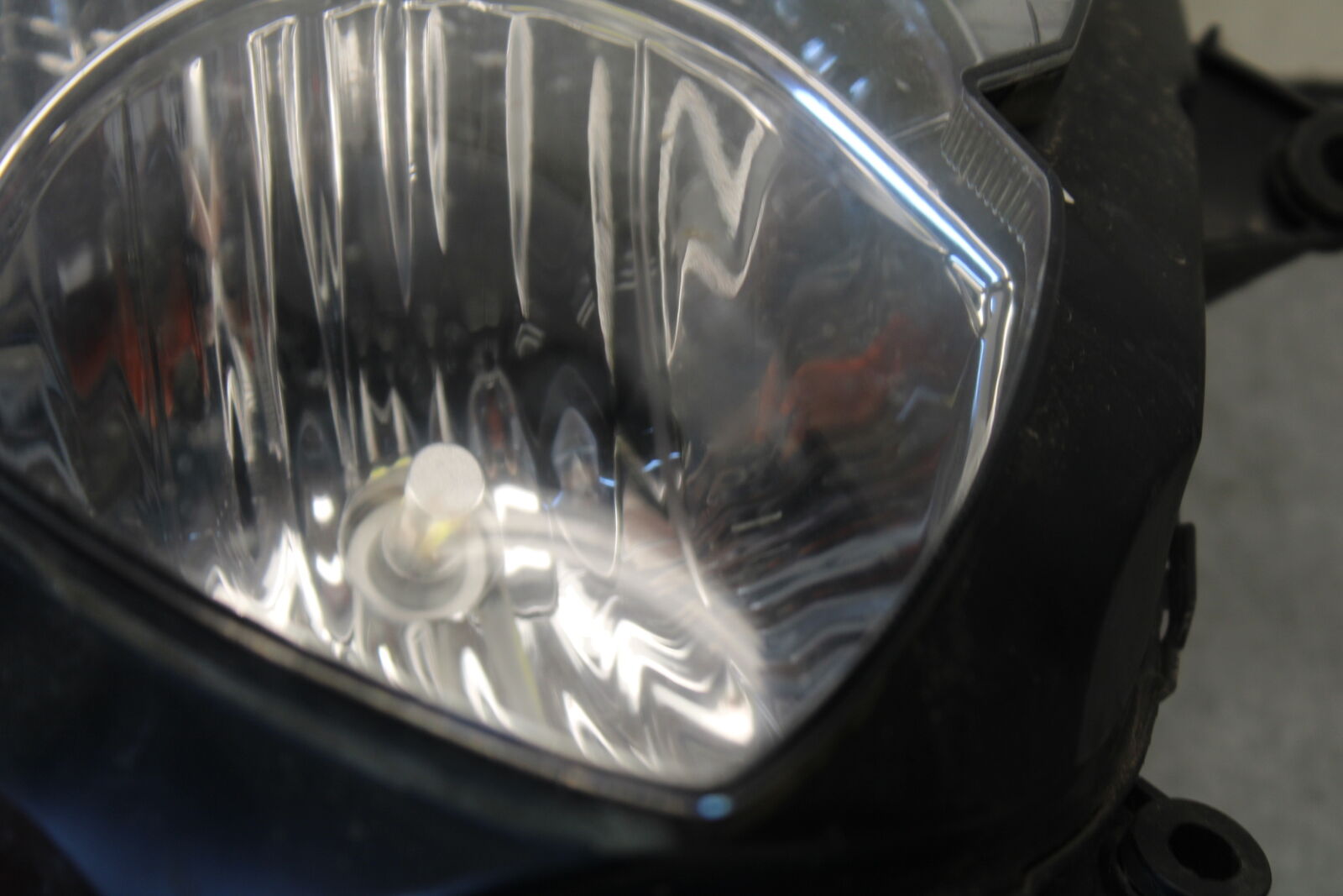 05-06 SUZUKI GSXR1000 FRONT HEADLIGHT HEAD LIGHT LAMP 35100-41G01-999 BB663