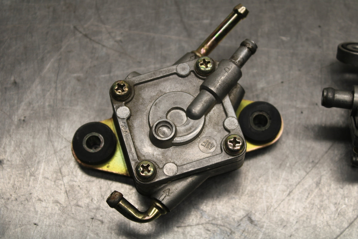 04 SUZUKI INTRUDER 800 GAS TANK FUEL PETCOCK / DIAPHRAGM BB758
