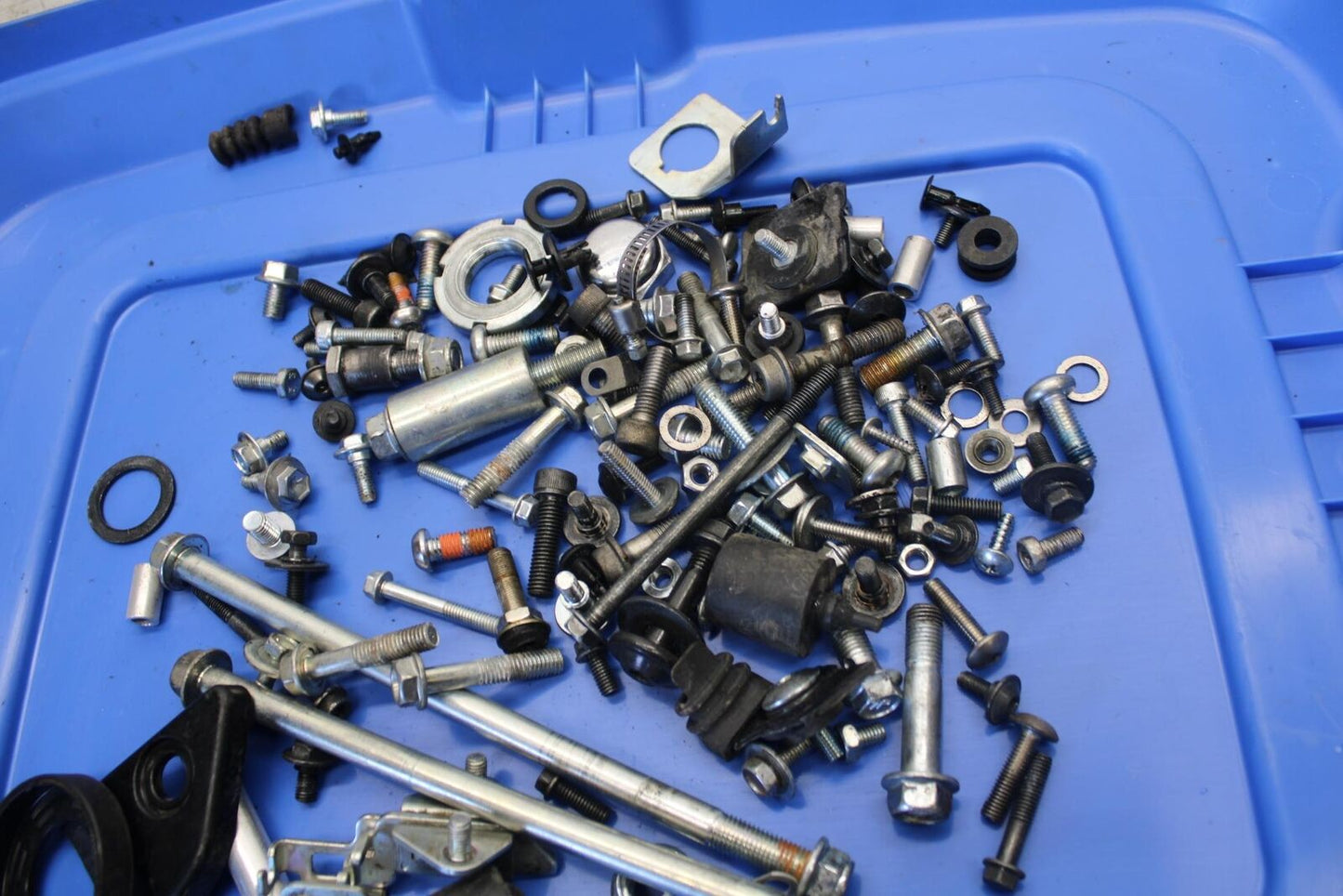 2017 Suzuki SV650 SV650AL7 ABS ENGINE LEFTOVER BOLTS HARDWARE MOTOR SCREWS BB512
