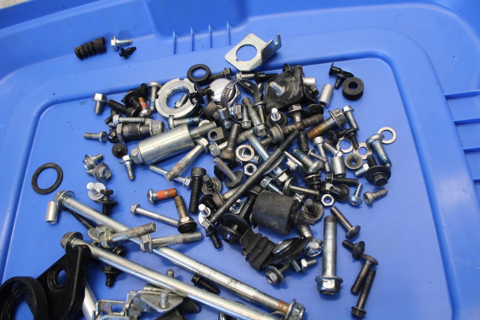 2017 Suzuki SV650 SV650AL7 ABS ENGINE LEFTOVER BOLTS HARDWARE MOTOR SCREWS BB512