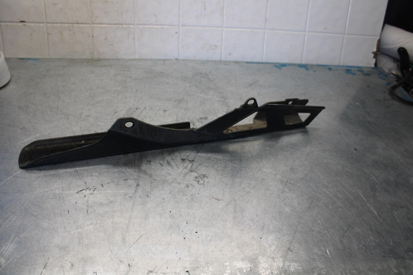 06-07 SUZUKI GSXR750 REAR BACK DRIVE CHAIN GUARD COVER SHIELD BB424