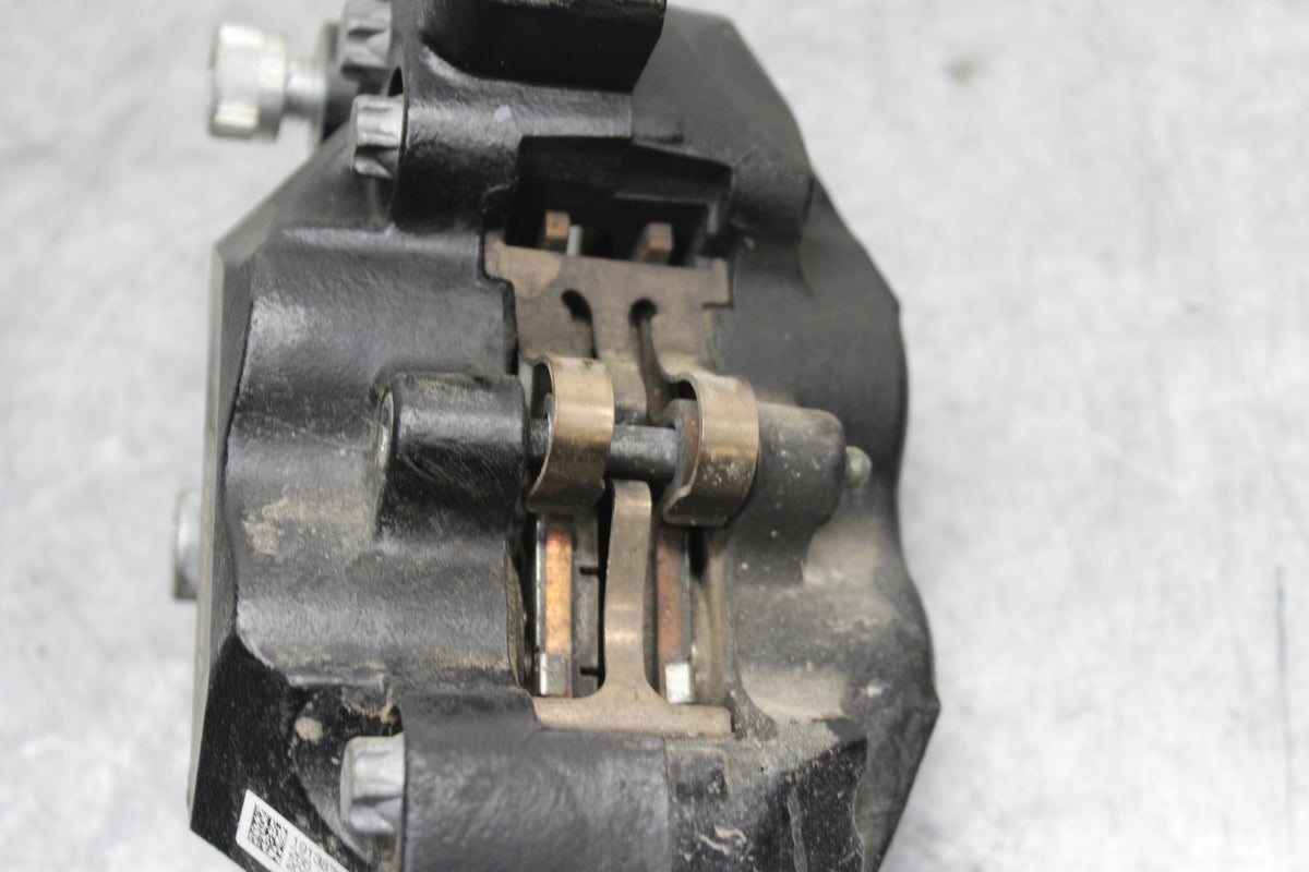 22-24 INDIAN CHIEF BOBBER DARK HORSE LEFT FRONT BRAKE CALIPER BB717