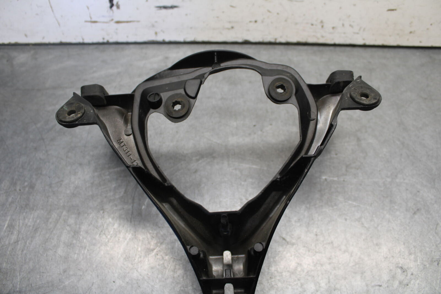 05-06 SUZUKI GSXR1000 UPPER FAIRING MIRROR GAUGES STAY BRACKET 94511-41G00 BB663