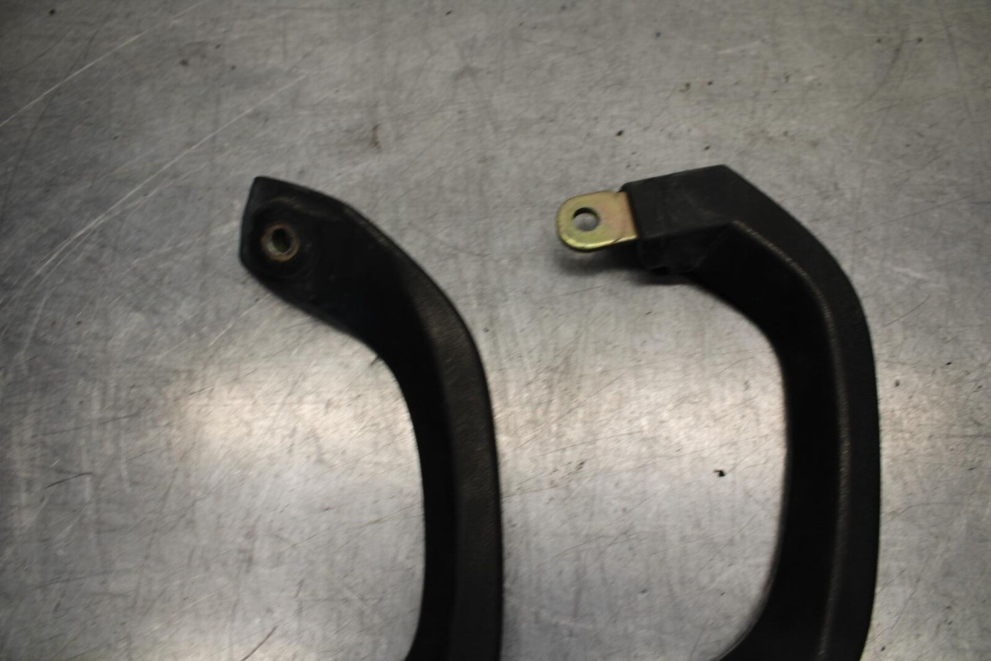 1995 Suzuki RF600R PASSENGER REAR SEAT GRAB BAR HANDLE SET BB615