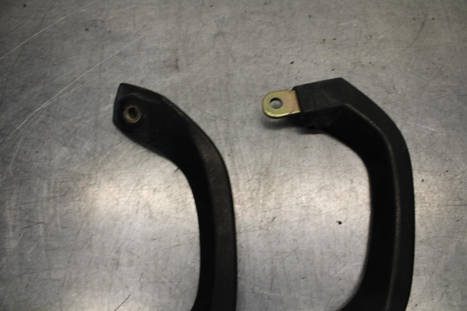 1995 Suzuki RF600R PASSENGER REAR SEAT GRAB BAR HANDLE SET BB615