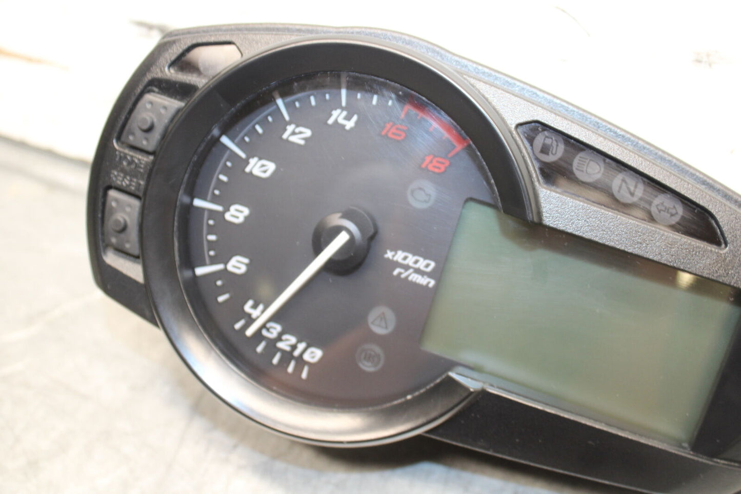 13-18 KAWASAKI NINJA ZX6R SPEEDO TACH GAUGES DISPLAY CLUSTER SPEEDOMETER BB666