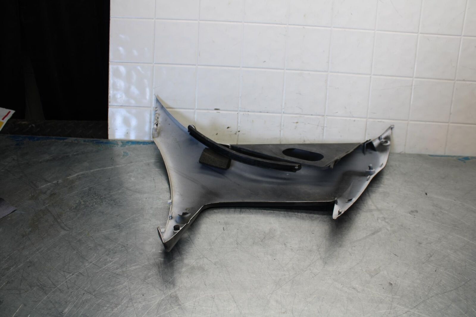 15-21 SUZUKI GSXR600 RIGHT MID UPPER SIDE FAIRING COWL PLASTIC BB437