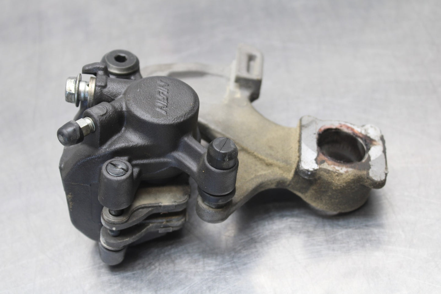 11-22 SUZUKI GSXR 600  REAR BACK BRAKE CALIPER W MOUNT BRACKET BB193