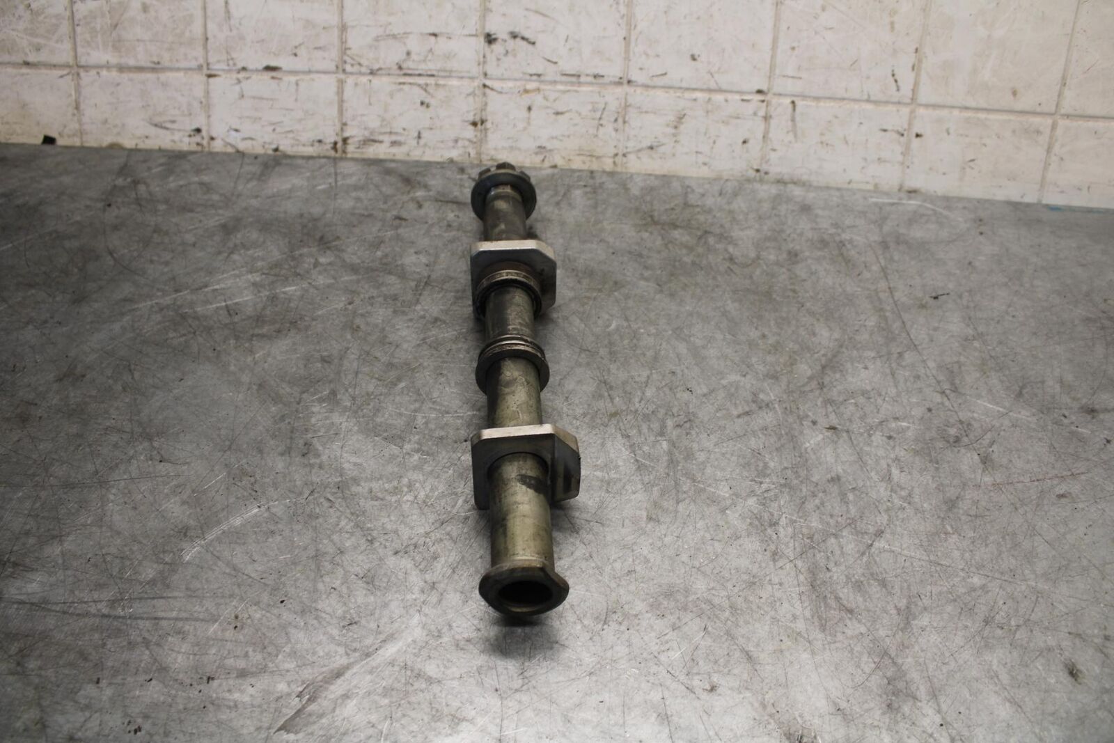 06-07 SUZUKI GSXR750 REAR AXLE BACK WHEEL RIM PIVOT BOLT AXEL 64711-49G10 BB543