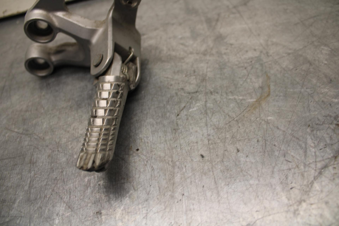 08-10 SUZUKI GSXR 600  LEFT REARSET REAR SET DRIVER FOOT PEG REST STOP BB92