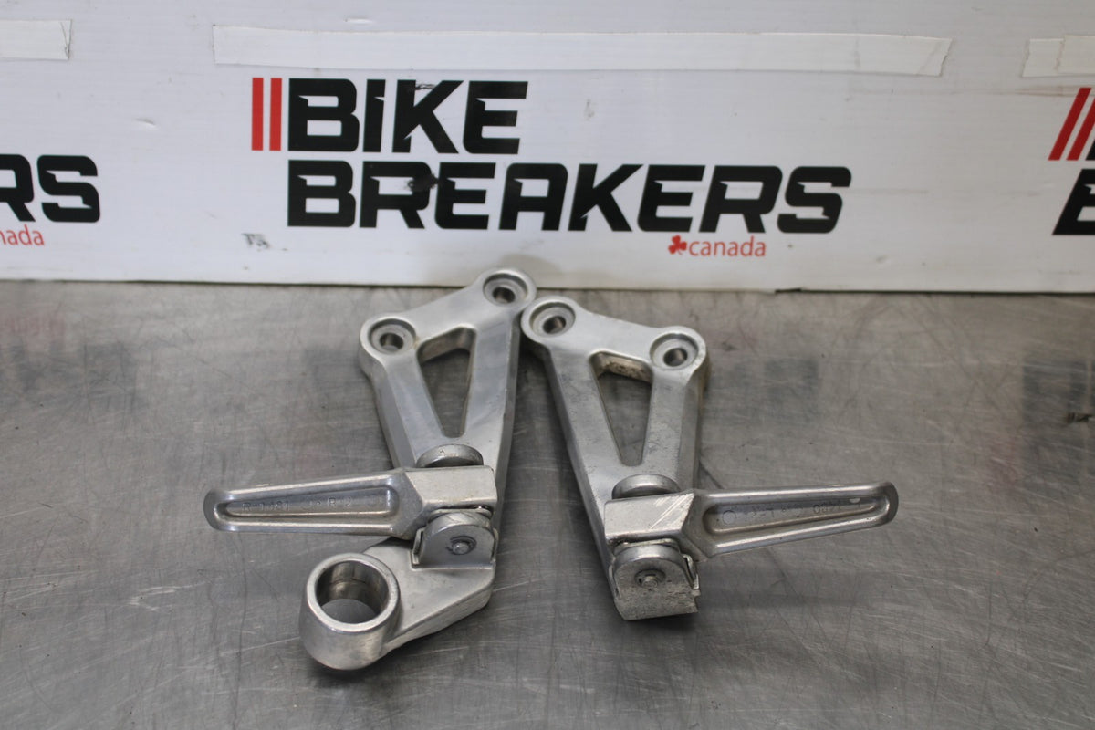 00-05 KAWASAKI NINJA ZX12R REAR BACK PASSENGER PEG SET PAIR BB892