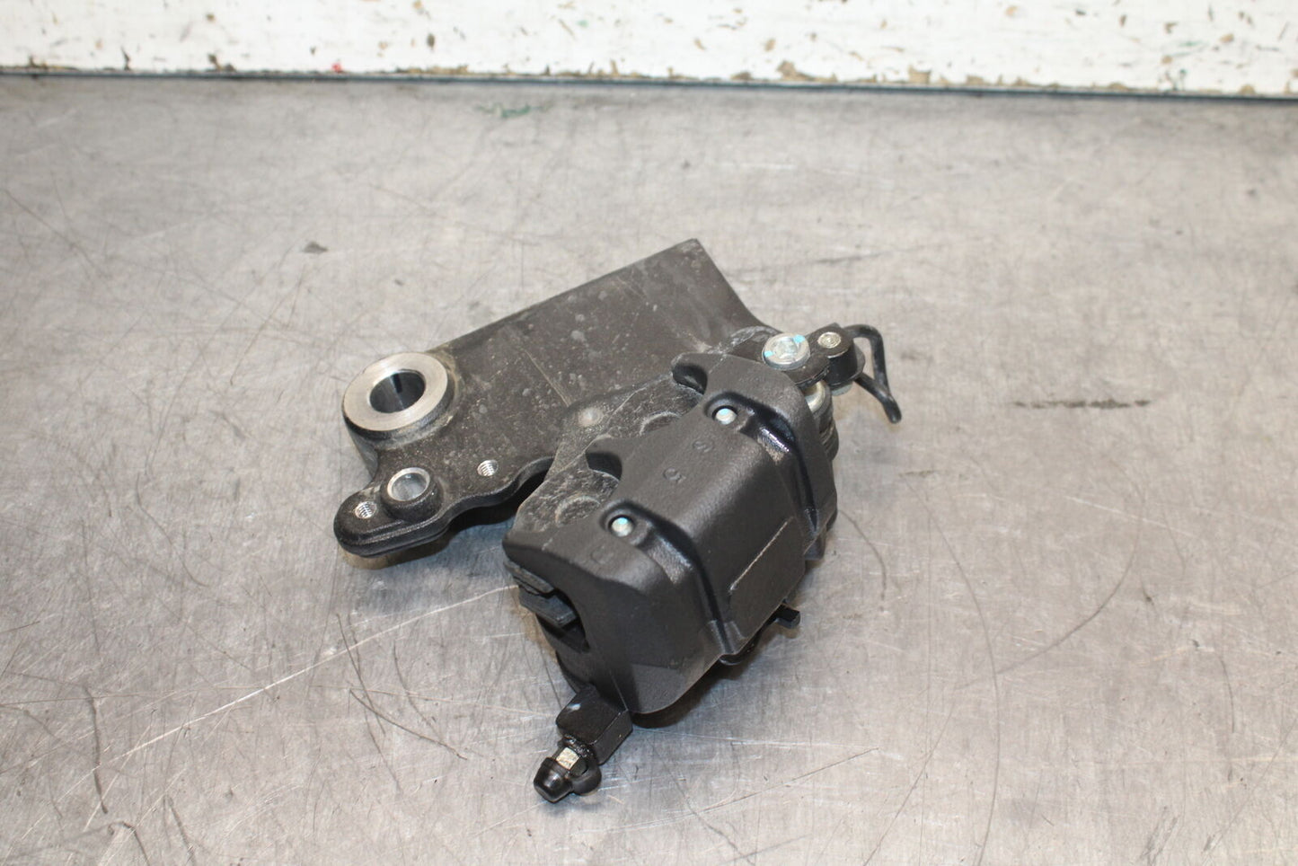 18-23 KAWASAKI NINJA 400 EX400 ABS REAR BACK BRAKE CALIPER W MOUNT BRACKET BB747