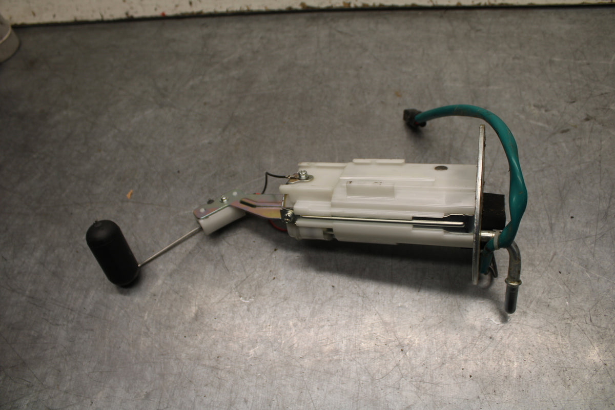 24-25 KAWASAKI NINJA ZX6R FUEL PUMP GAS PETROL SENDER UNIT BB726