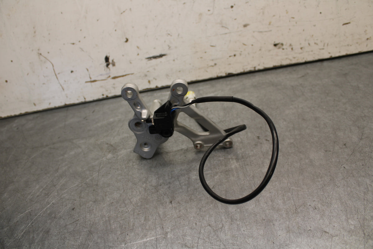 21-24 APRILIA RSV4 RIGHT REARSET REAR SET DRIVER FOOT PEG REST STOP BB668