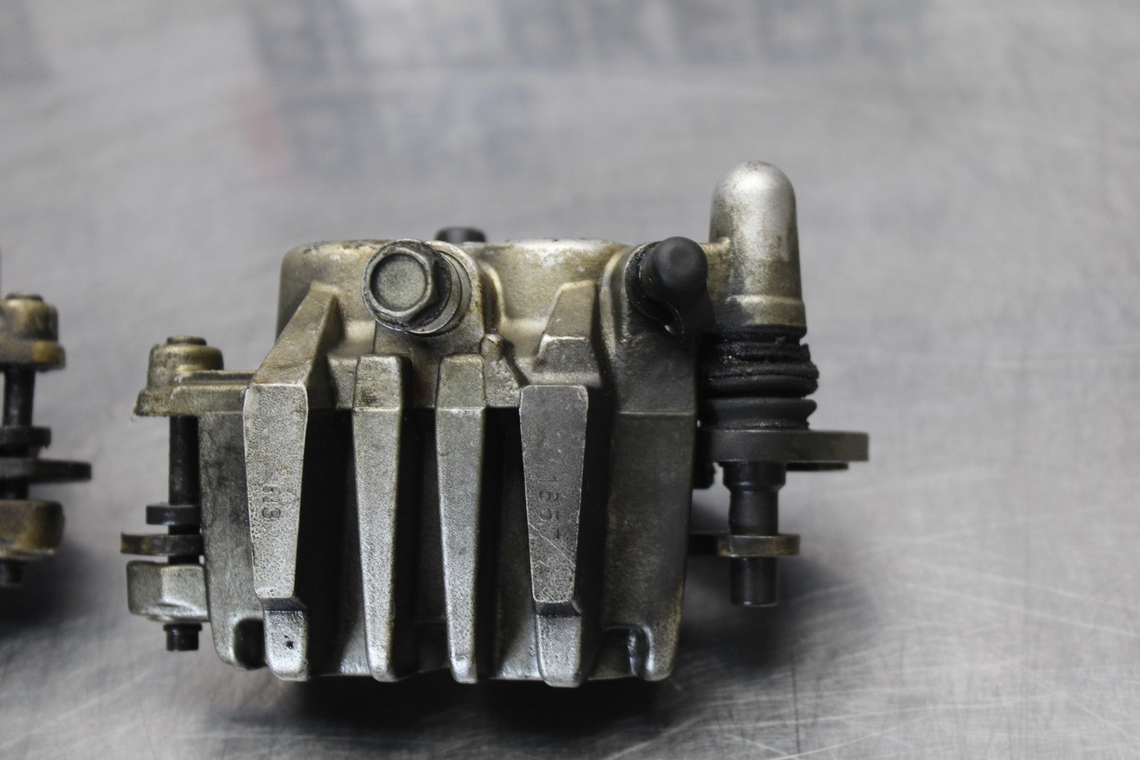 03-08 KAWASAKI VULCAN 1600 RIGHT LEFT FRONT BRAKE CALIPER SET PAIR BB196