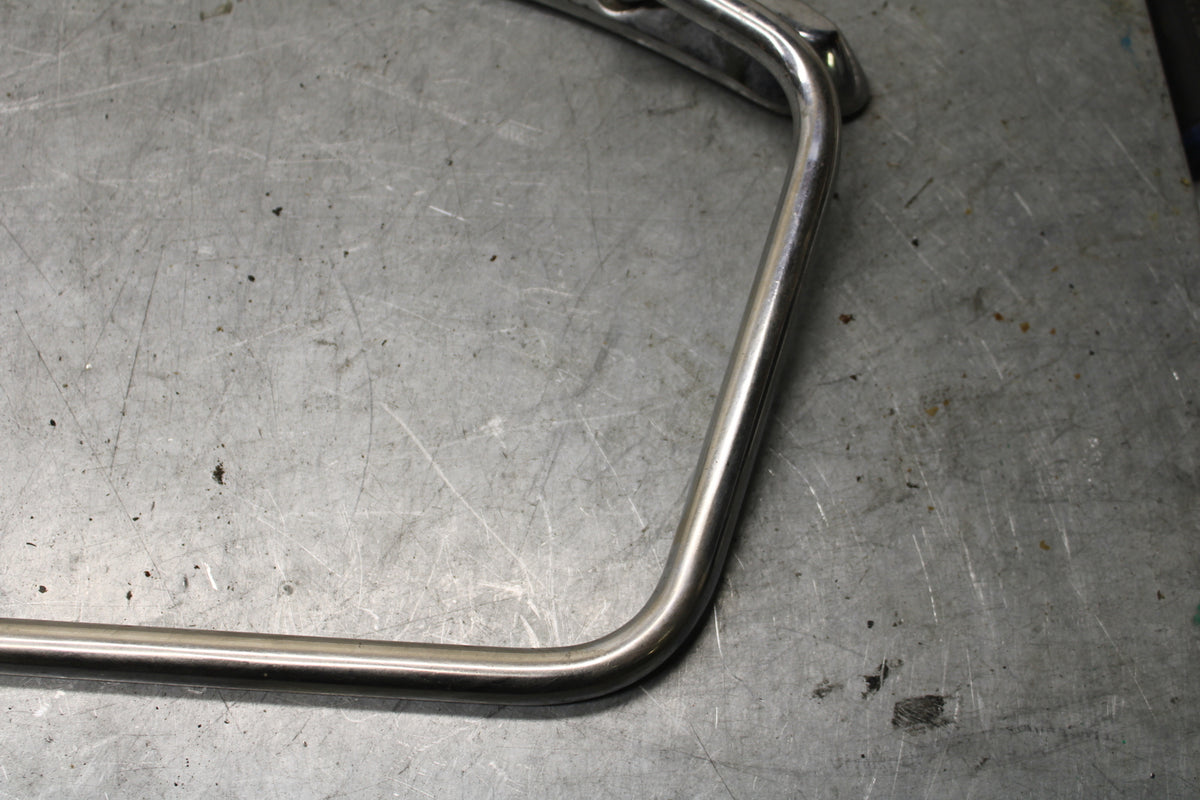 99-00 YAMAHA V STAR 1100 SADDLEBAG CASE MOUNTING BRACKET MOUNT BB711