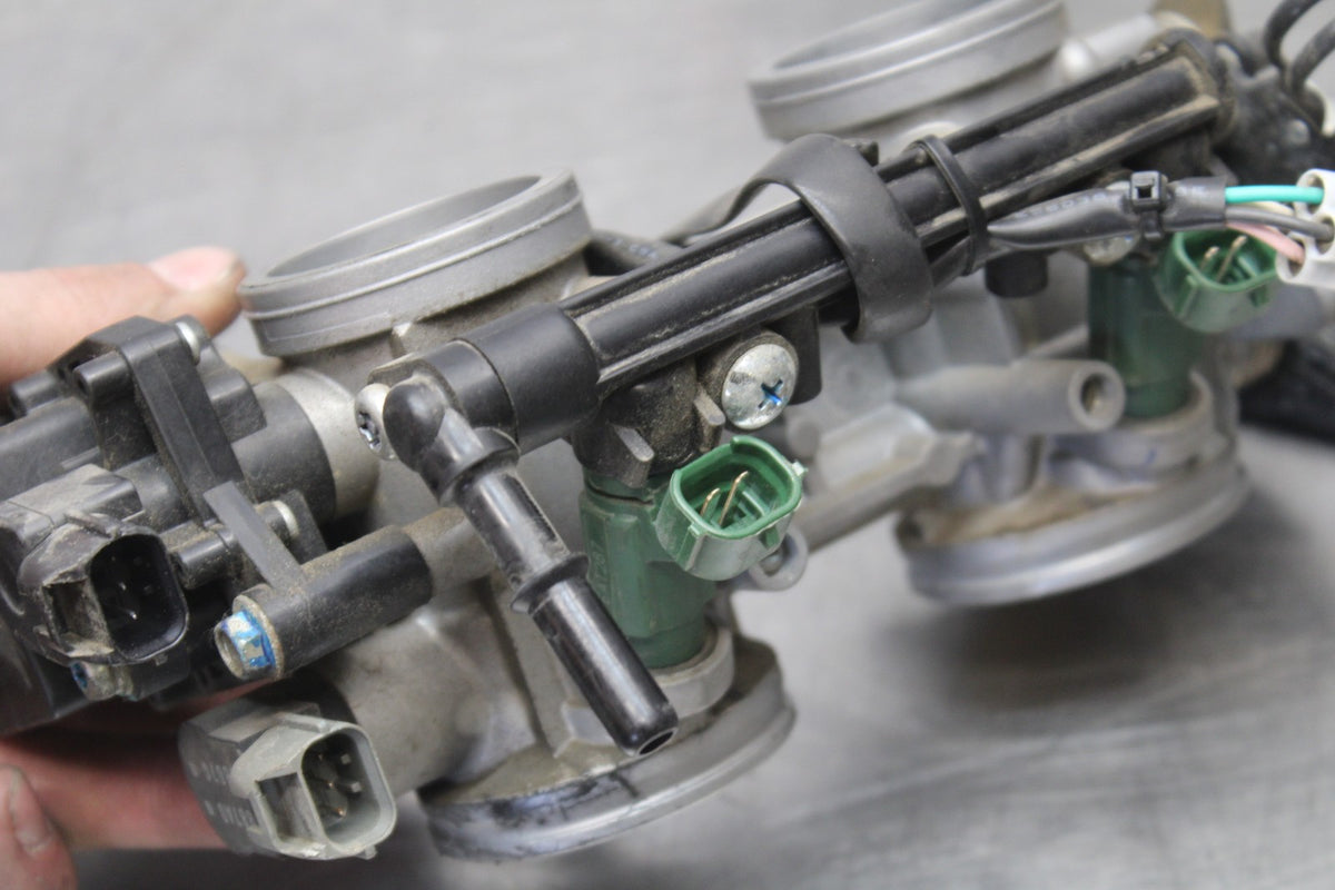 12-16 KAWASAKI NINJA 650 EX650F ABS MAIN FUEL INJECTORS / THROTTLE BODIES  BB860