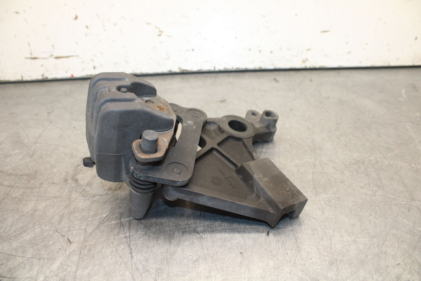 12-17 KAWASAKI ER-6N Z650 REAR BACK BRAKE CALIPER W MOUNT BRACKET BB709