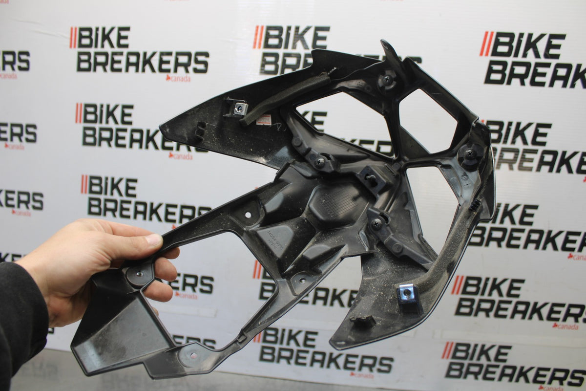 25 KAWASAKI Z900 FRONT UPPER NOSE FAIRING COWL SHROUD BB928