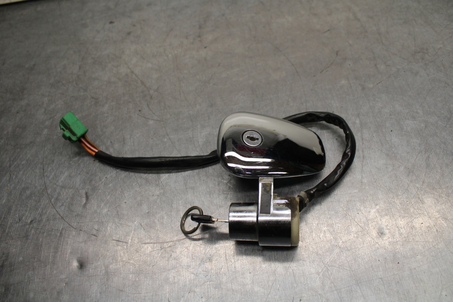 87-03 SUZUKI INTRUDER 1400 VS1400GLP IGNITION LOCK W KEY & GAS CAP BB752