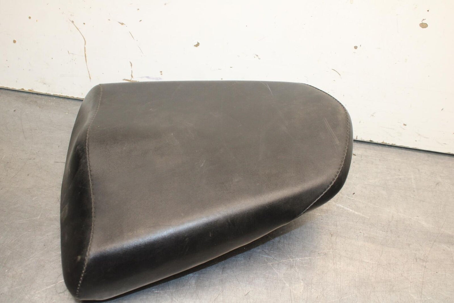 11-19 HONDA CBR125R REAR BACK PASSENGER TANDEM SEAT PAD SADDLE PILLION BB102