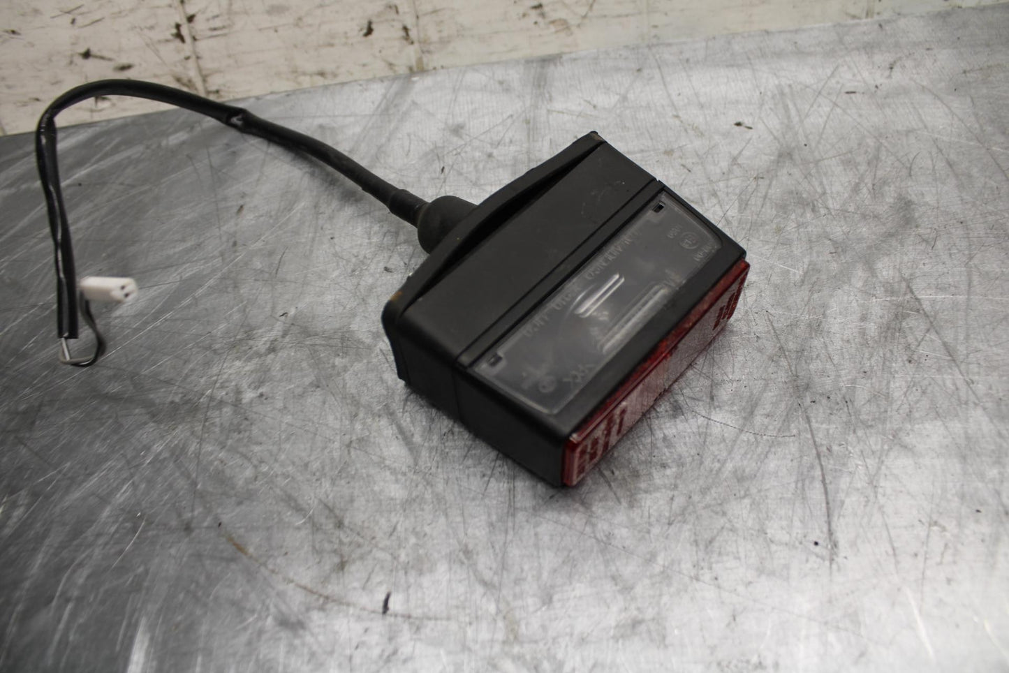 11-21 SUZUKI GSXR750 LICENSE PLATE LIGHT BB492
