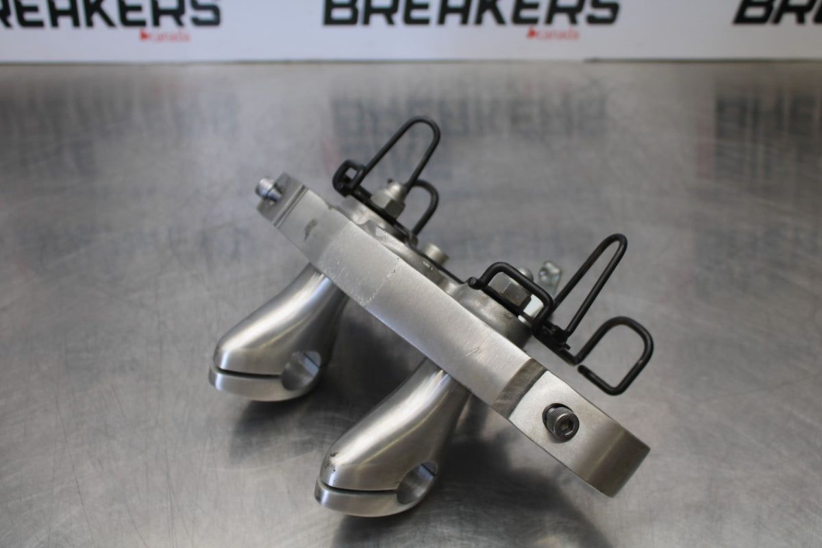 09 YAMAHA V STAR 950 FORKS UPPER TRIPLE TREE CLAMP BB172