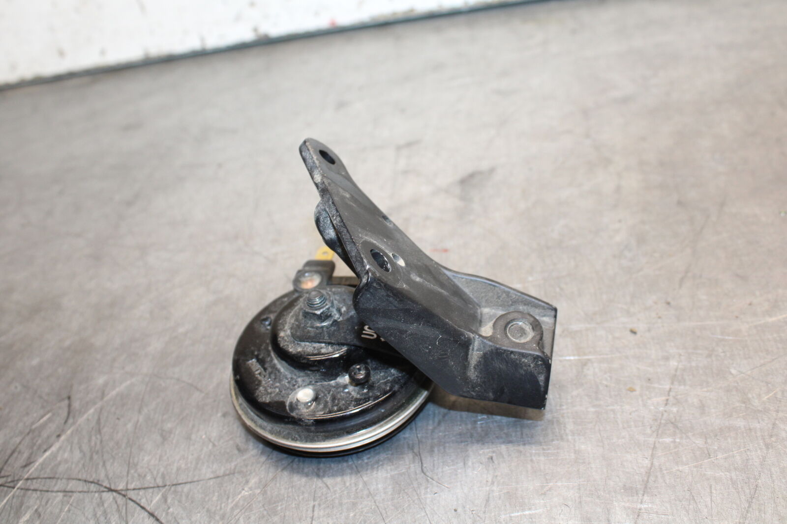 19-24 YAMAHA R3 HORN SIGNAL BB736