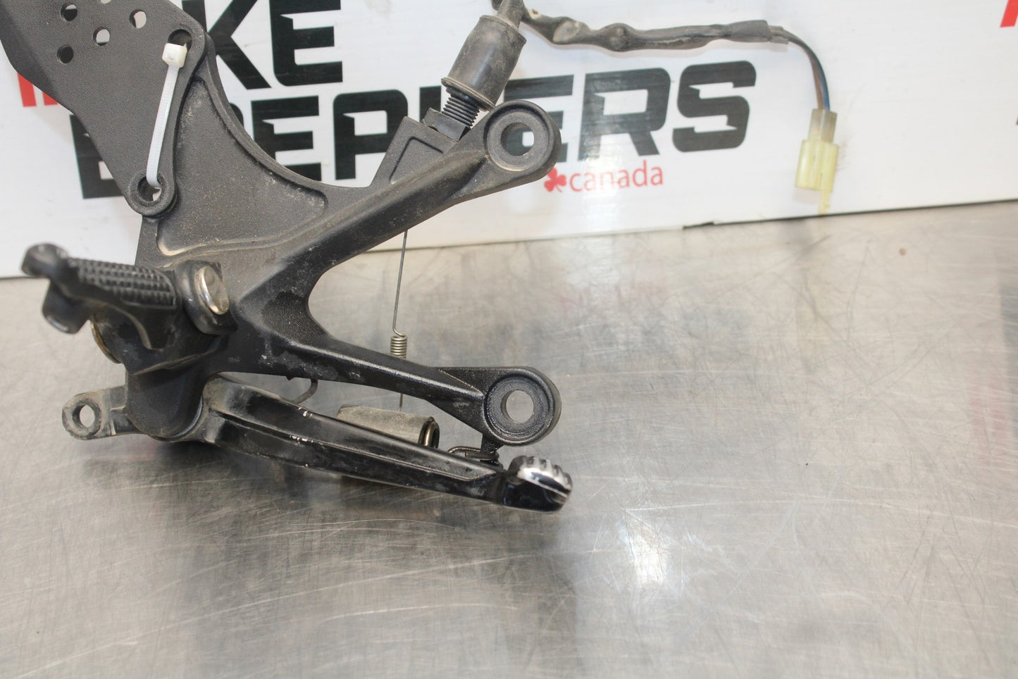 07-08 KAWASAKI NINJA ZX6R RIGHT REARSET REAR SET DRIVER FOOT PEG REST STOP BB203