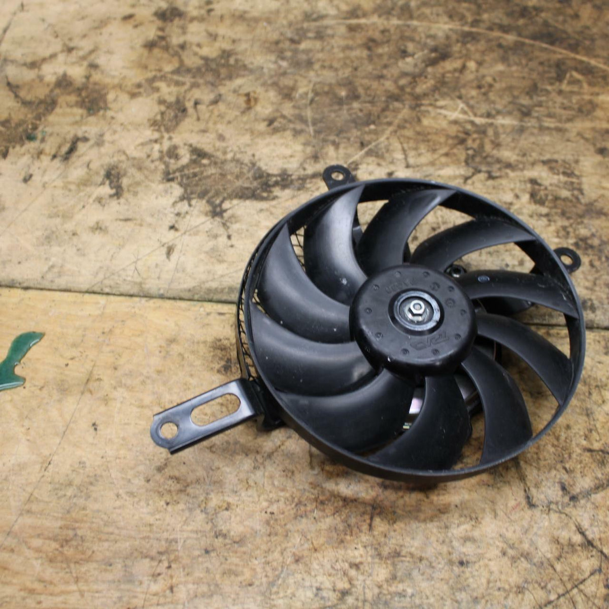 11-21 SUZUKI GSXR600 ENGINE RADIATOR COOLING FAN BB346