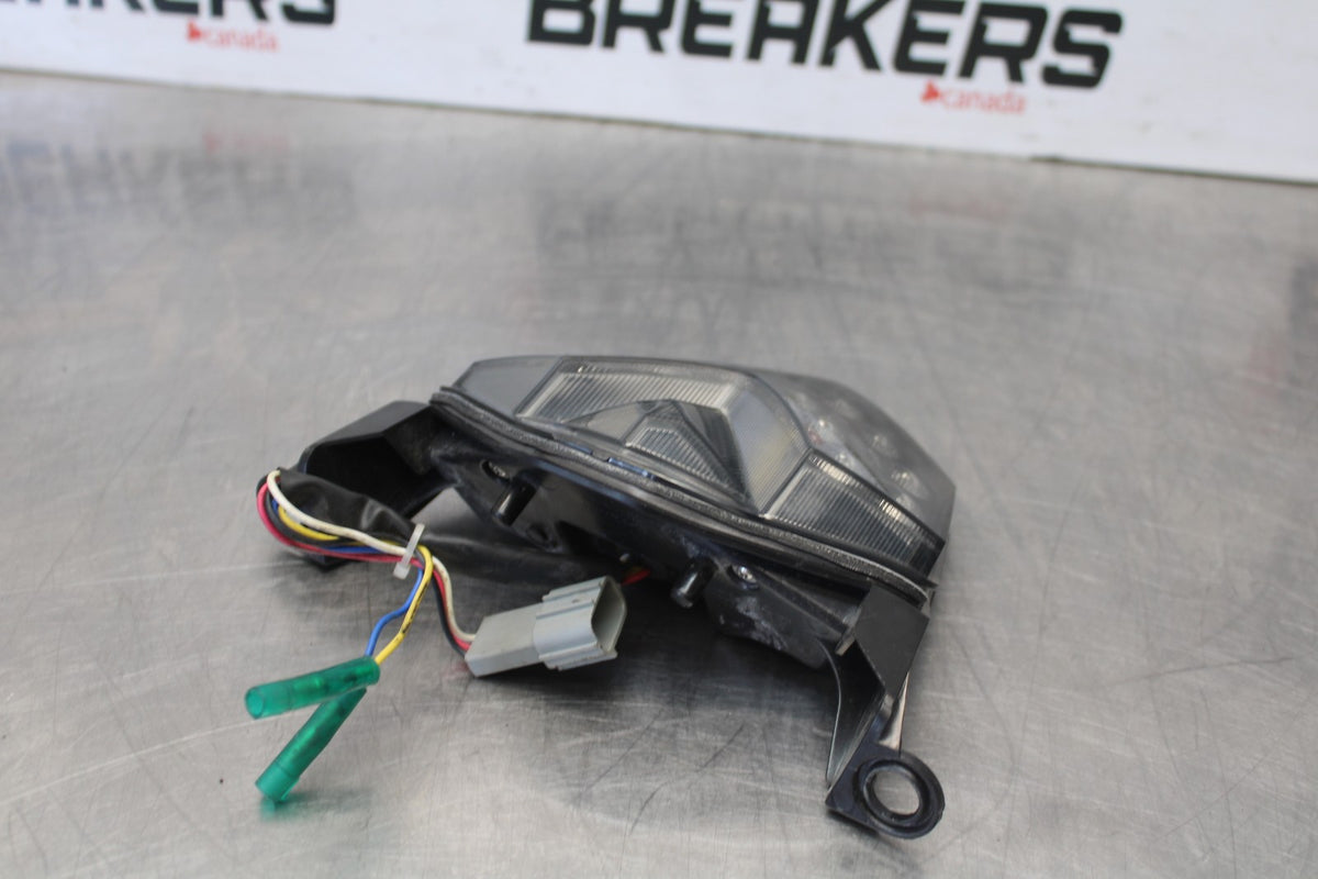 08 KAWASAKI NINJA ZX10R AFTERMARKET REAR TAIL TAILLIGHT BACK BRAKE LIGHT BB902