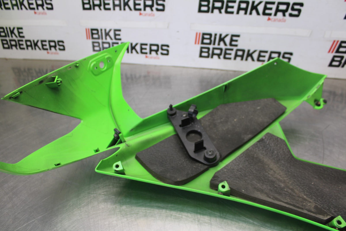 08 KAWASAKI NINJA ZX10R RIGHT MID UPPER SIDE FAIRING COWL PLASTIC BB902