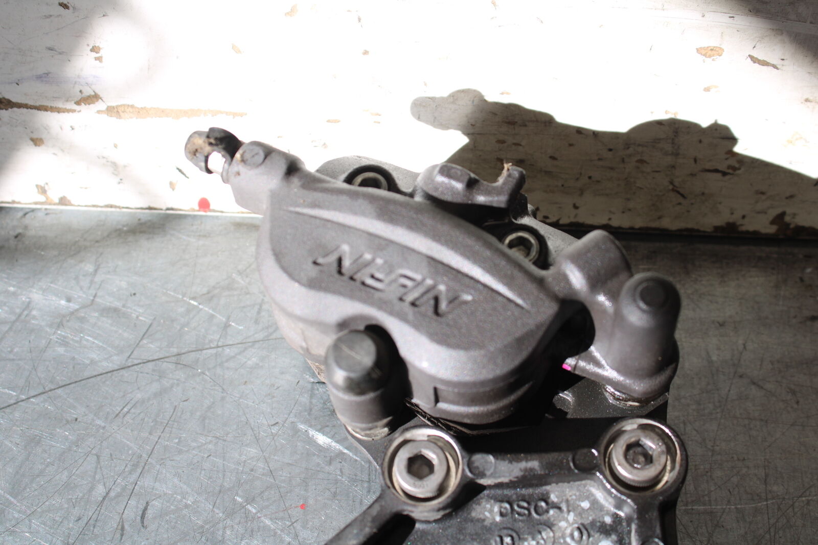 19-22 KAWASAKI Z400 REAR BACK BRAKE CALIPER W MOUNT BRACKET BB708