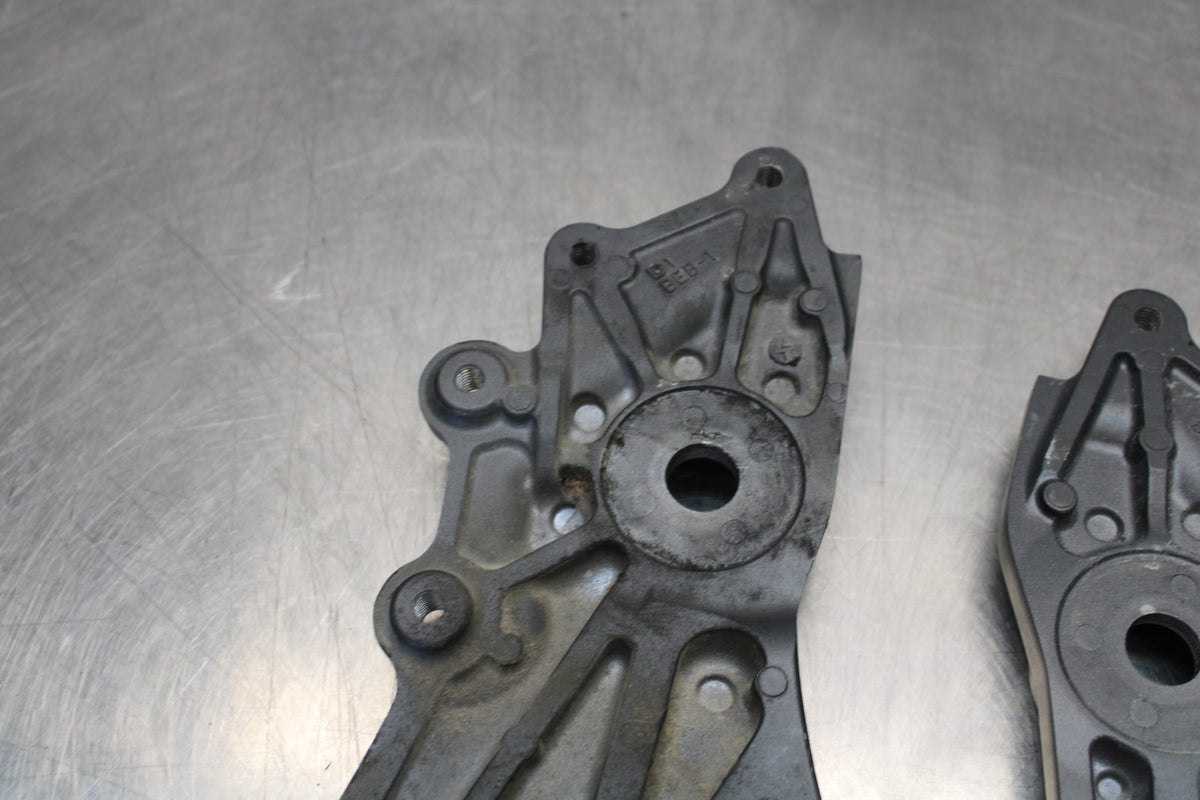 22-25 YAMAHA YZF R7 LEFT RIGHT FRAME REARSET BRACKETS MOUNTS BB182