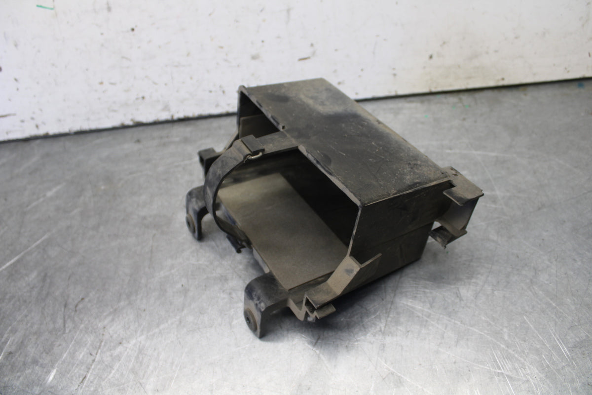 05-06 YAMAHA ROYAL STAR BATTERY TRAY BOX HOLDER BB697