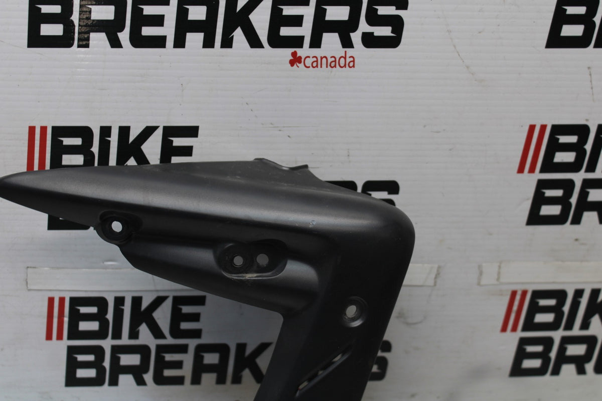 12 TRIUMPH STREET TRIPLE R RIGHT MID UPPER SIDE FAIRING COWL PLASTIC BB914