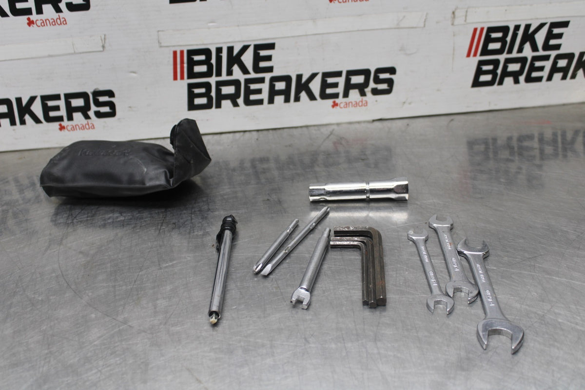 97 KAWASAKI VULCAN 1500 VN1500D CLASSIC STOCK TOOLS OEM TOOL BAG KIT SET BB936