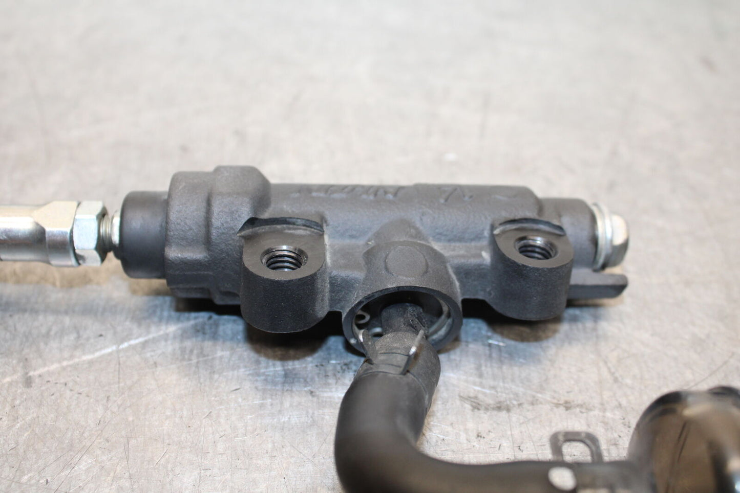 16 KAWASAKI NINJA ZX10R REAR BRAKE MASTER CYLINDER W RESERVOIR 43015-0640 BB650