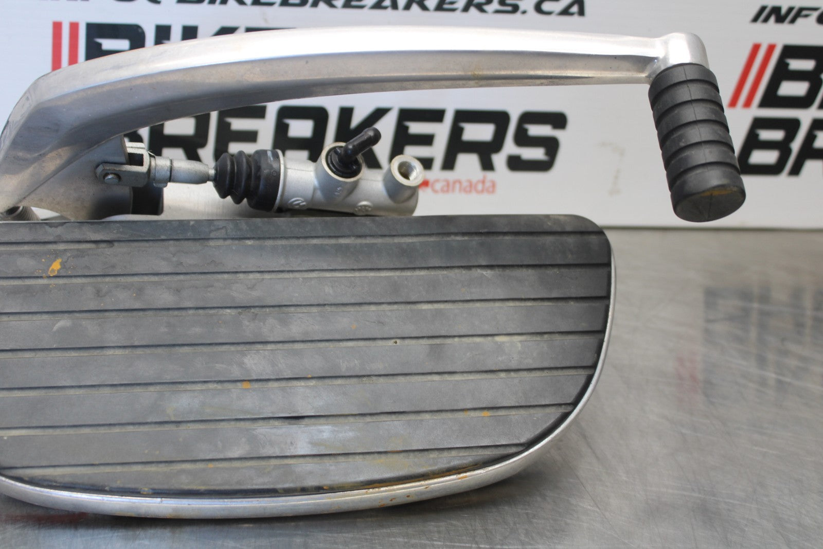 05-06 VICTORY KINGPIN DELUXE RIGHT FRONT FOOT REST PEG STEP BB195