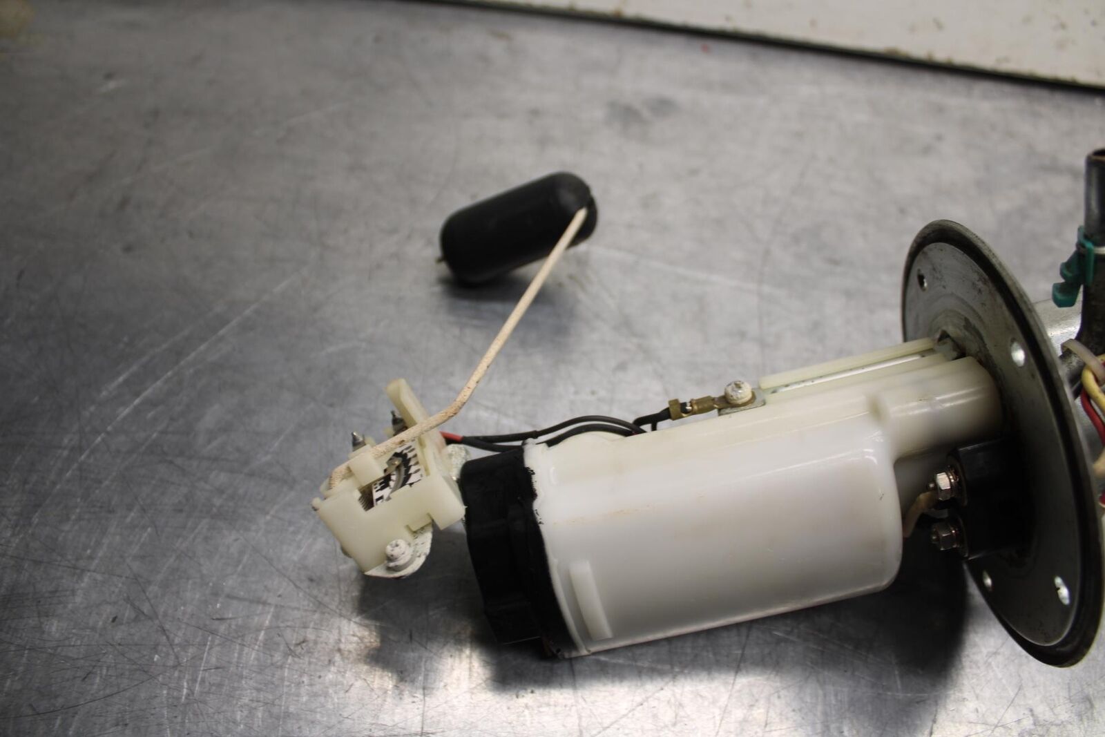 06-07 SUZUKI GSXR 600 750 FUEL PUMP GAS PETROL SENDER UNIT BB98
