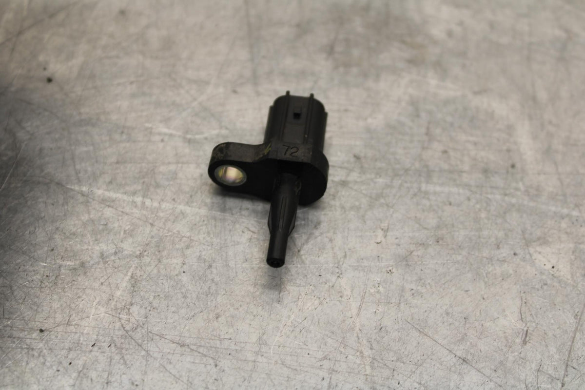 2012 Yamaha FZ8 AIR INTAKE TEMPERATURE TEMP SENSOR BB550