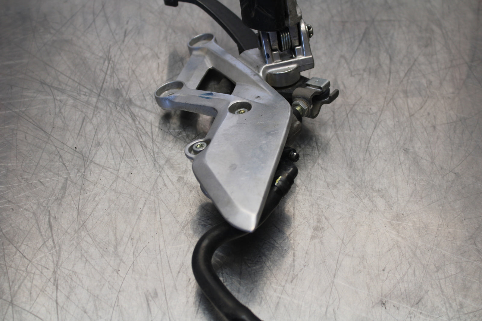 15-16 HONDA CB300F RIGHT REARSET REAR SET DRIVER FOOT PEG REST STOP BB150